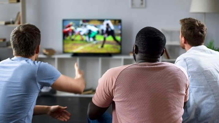 How has streaming become more popular than traditional TV for live sports